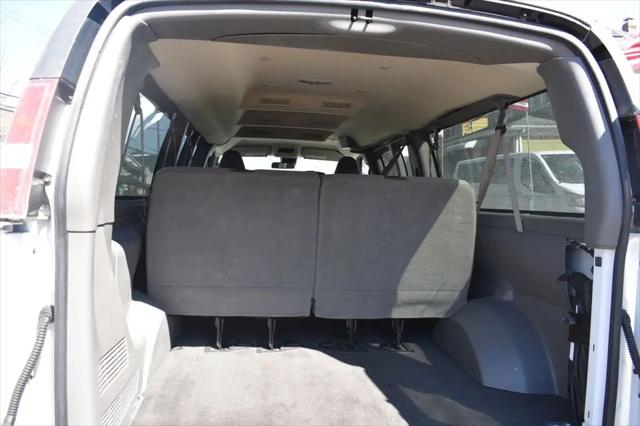 2023 Chevrolet Express Passenger RWD 3500 Extended Wheelbase LT