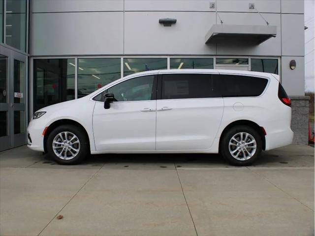 2026 Chrysler Pacifica Select AWD
