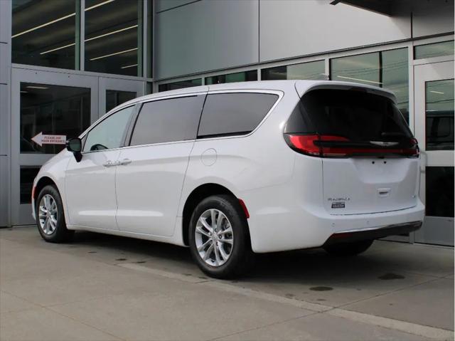 2026 Chrysler Pacifica Select AWD