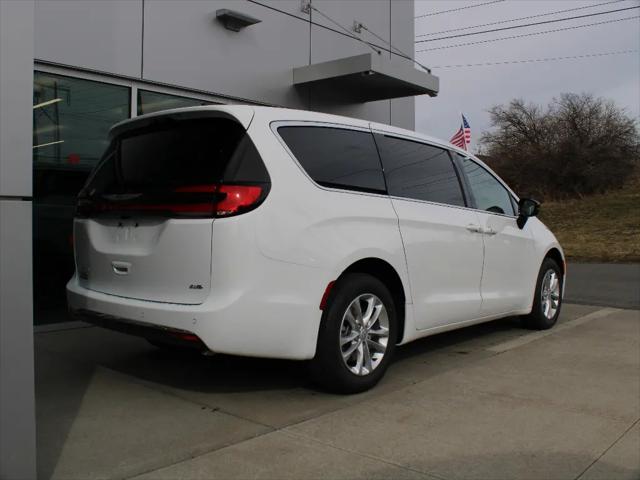 2026 Chrysler Pacifica Select AWD