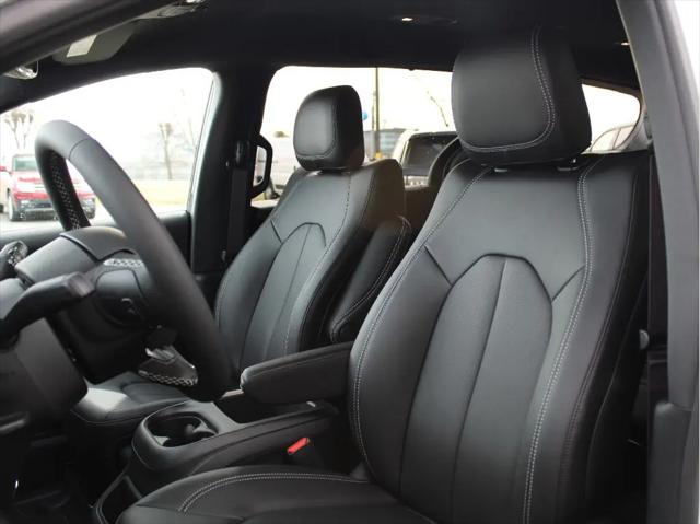 2026 Chrysler Pacifica Select AWD