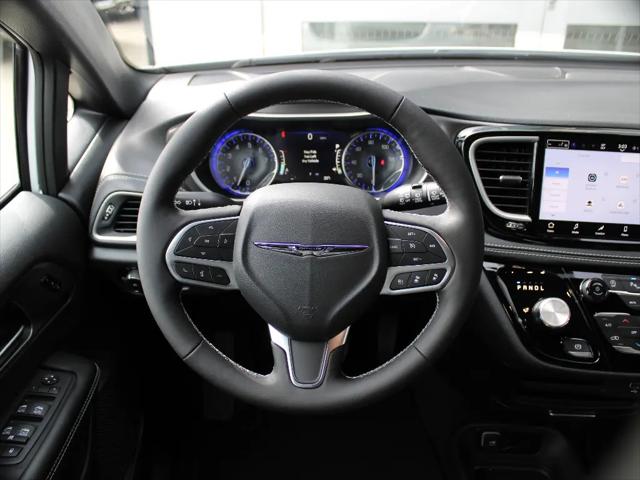 2026 Chrysler Pacifica Select AWD