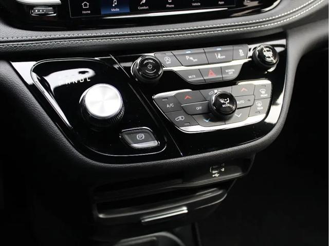 2026 Chrysler Pacifica Select AWD
