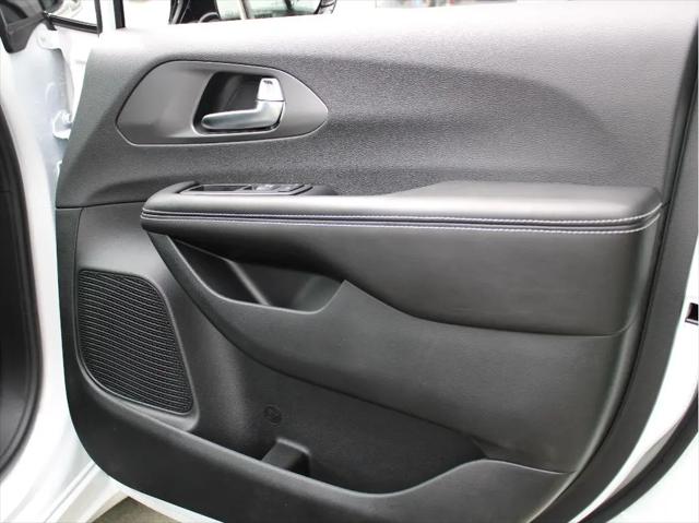 2026 Chrysler Pacifica Select AWD