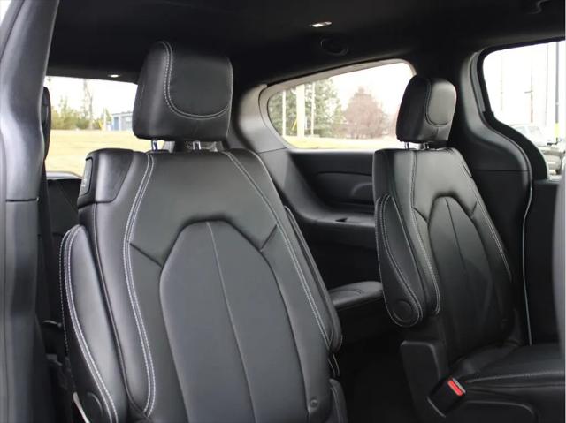 2026 Chrysler Pacifica Select AWD