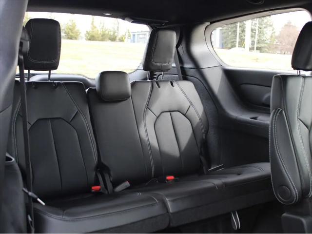2026 Chrysler Pacifica Select AWD