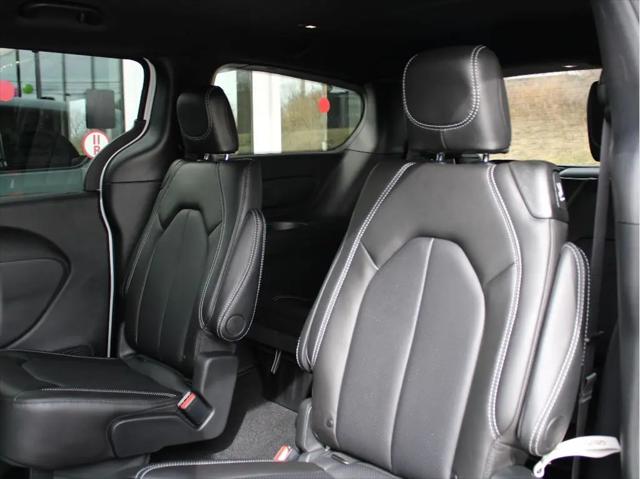 2026 Chrysler Pacifica Select AWD
