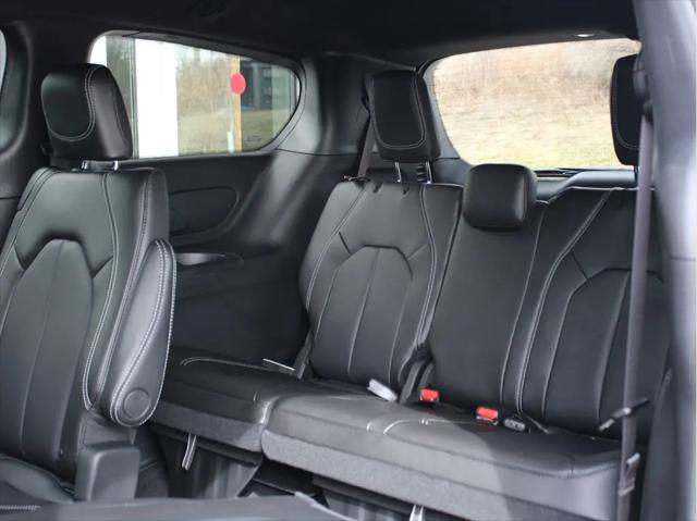 2026 Chrysler Pacifica Select AWD
