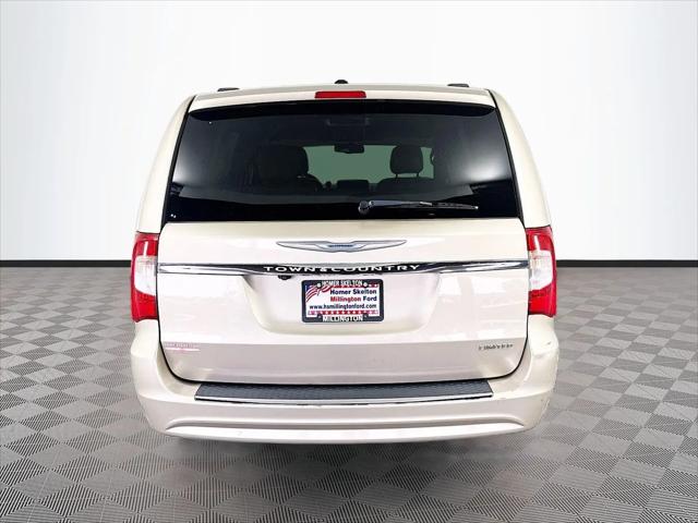 2012 Chrysler Town & Country Touring