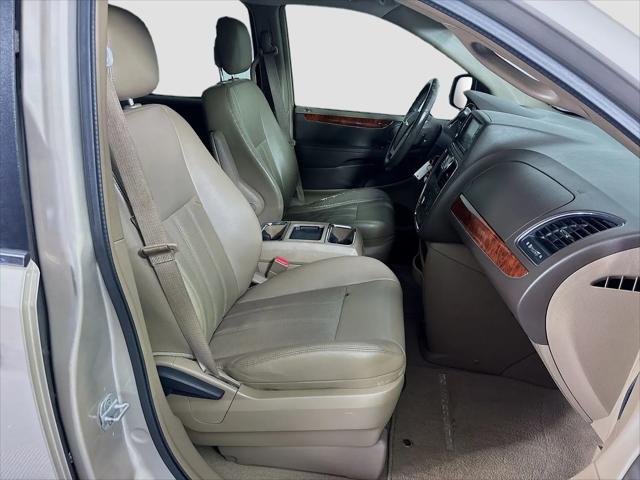 2012 Chrysler Town & Country Touring