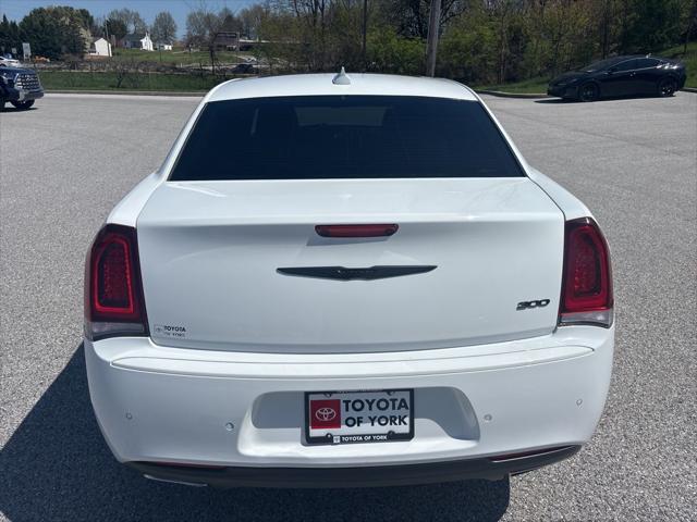 2022 Chrysler 300 Touring L