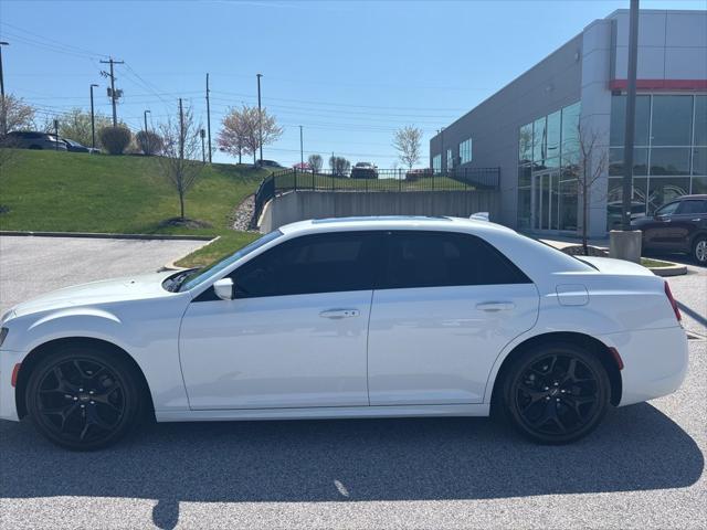 2022 Chrysler 300 Touring L