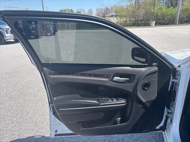 2022 Chrysler 300 Touring L