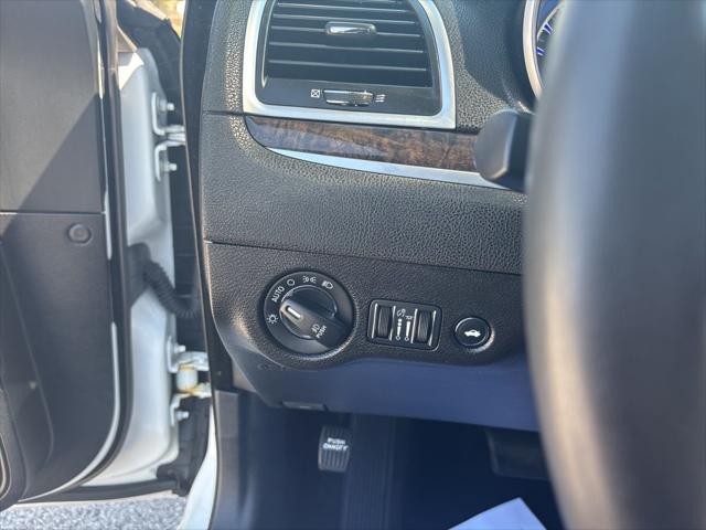 2022 Chrysler 300 Touring L