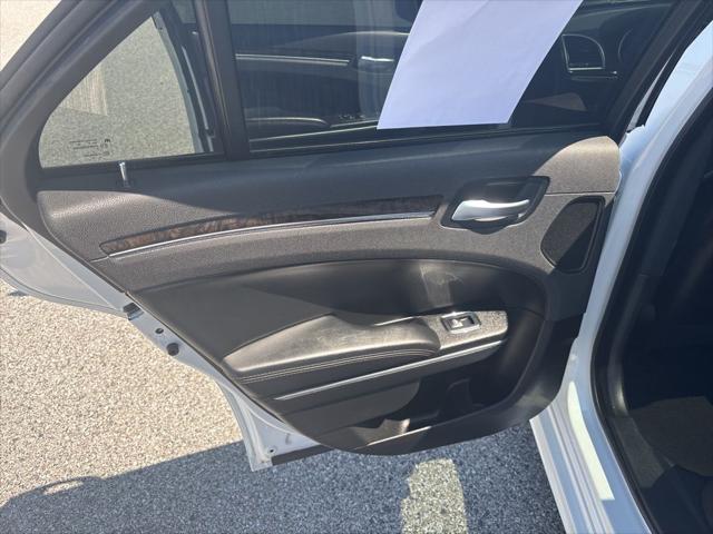 2022 Chrysler 300 Touring L