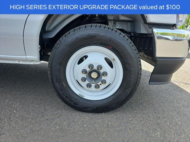 2027 Ford E-Series Cutaway Base
