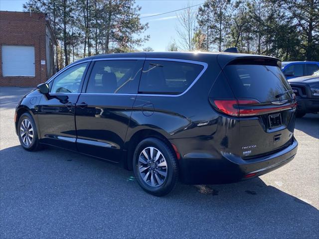 2024 Chrysler Pacifica Hybrid Select