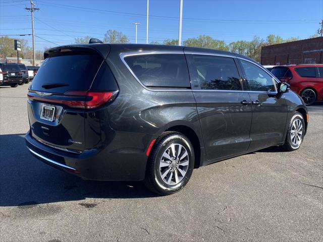 2024 Chrysler Pacifica Hybrid Select