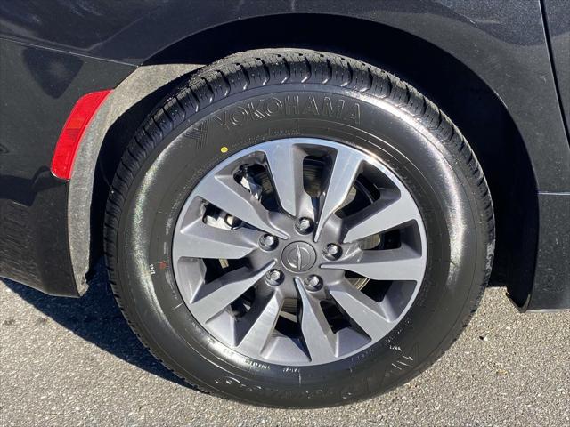 2024 Chrysler Pacifica Hybrid Select