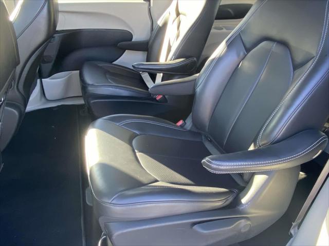 2024 Chrysler Pacifica Hybrid Select