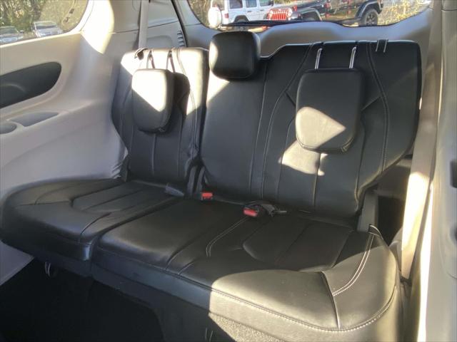 2024 Chrysler Pacifica Hybrid Select