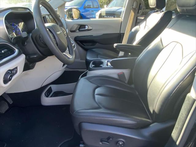 2024 Chrysler Pacifica Hybrid Select