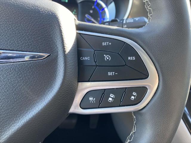 2024 Chrysler Pacifica Hybrid Select