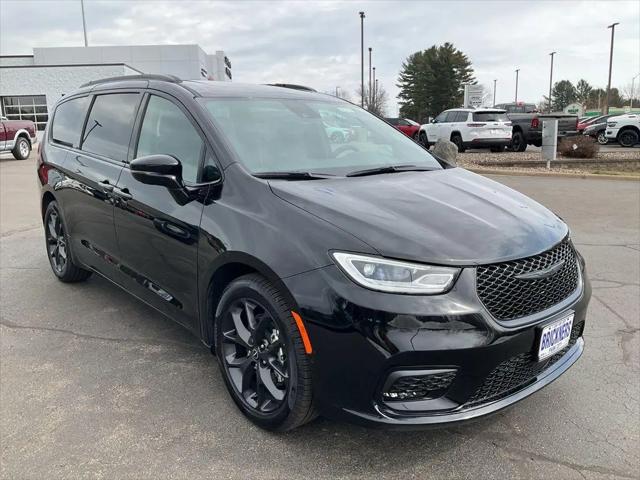 2025 Chrysler Pacifica Limited for sale in Merrill, WI