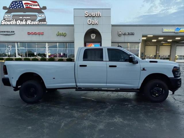 2026 Ram 3500 Tradesman Crew Cab 4x4 8' Box