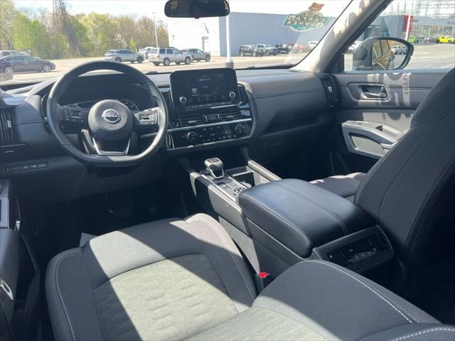 2025 Nissan Pathfinder SV 4WD