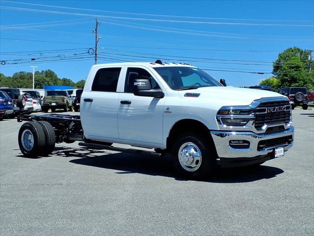2026 RAM Ram 3500 Chassis Cab RAM 3500 TRADESMAN CREW CAB CHASSIS 4X4 60 CA 2026 RAM Ram 3500 Chassis Cab RAM 3500 TRADESMAN CREW CAB CHASSIS 4X4 60 CA