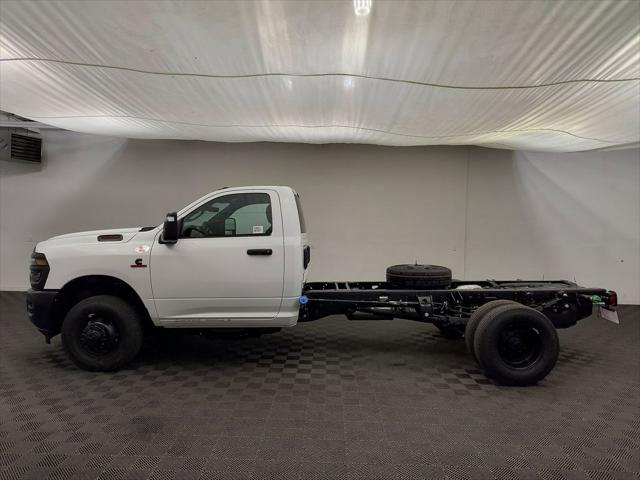 2026 RAM Ram 3500 Chassis Cab RAM 3500 TRADESMAN CHASSIS REGULAR CAB 4X4 84 CA