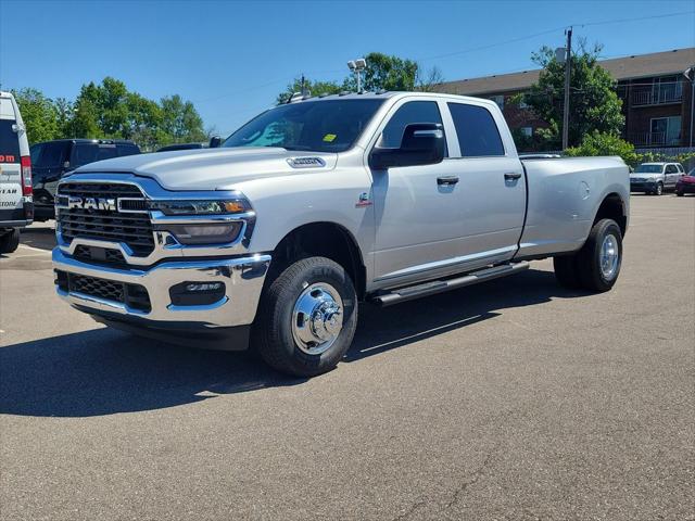 2026 RAM Ram 3500 RAM 3500 TRADESMAN CREW CAB 4X4 8 BOX