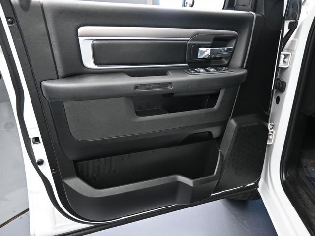 2024 Ram 1500 Classic Warlock Crew Cab 4x4 5'7" Box