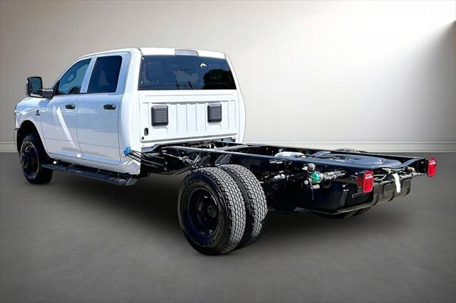 2026 RAM Ram 3500 Chassis Cab RAM 3500 TRADESMAN CREW CAB CHASSIS 4X4 60 CA 2026 RAM Ram 3500 Chassis Cab RAM 3500 TRADESMAN CREW CAB CHASSIS 4X4 60 CA