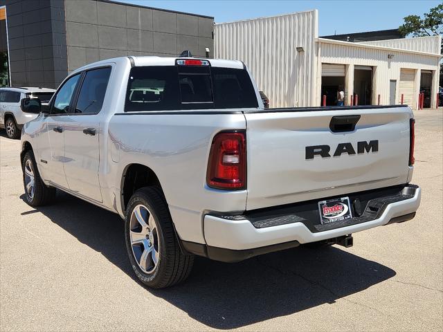 2026 RAM Ram 1500 RAM 1500 EXPRESS CREW CAB 4X2 57 BOX