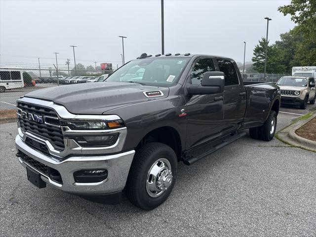 2026 RAM Ram 3500 RAM 3500 TRADESMAN CREW CAB 4X4 8 BOX
