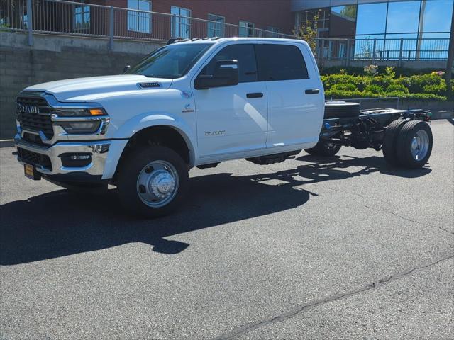 2026 RAM 5500 Chassis RAM 5500 BIG HORN CHASSIS CREW CAB 4X4 84 CA