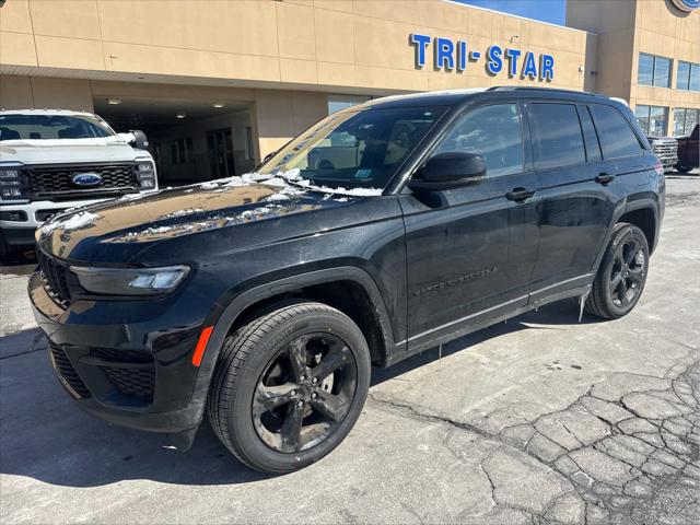 2023 Jeep Grand Cherokee Altitude 4x4 2023 Jeep Grand Cherokee Altitude 4x4