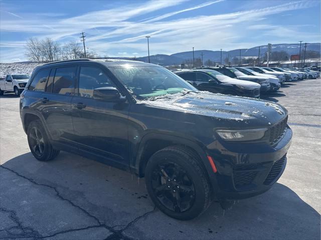 2023 Jeep Grand Cherokee Altitude 4x4 2023 Jeep Grand Cherokee Altitude 4x4