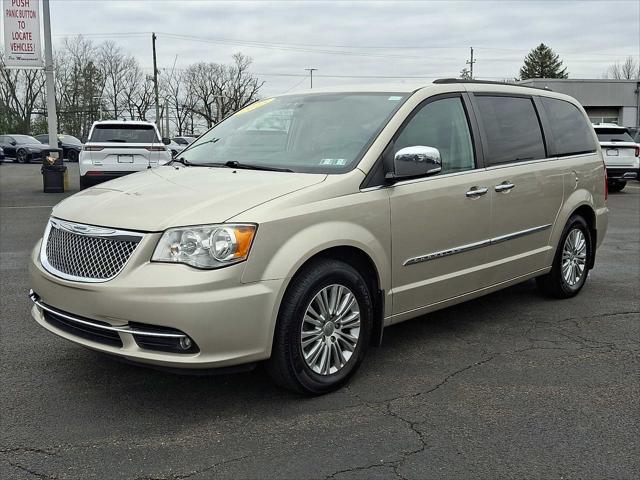 2015 Chrysler Town and Country Touring-L 2015 Chrysler Town and Country Touring-L