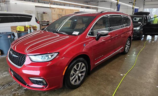 2025 Chrysler Pacifica Hybrid Pinnacle