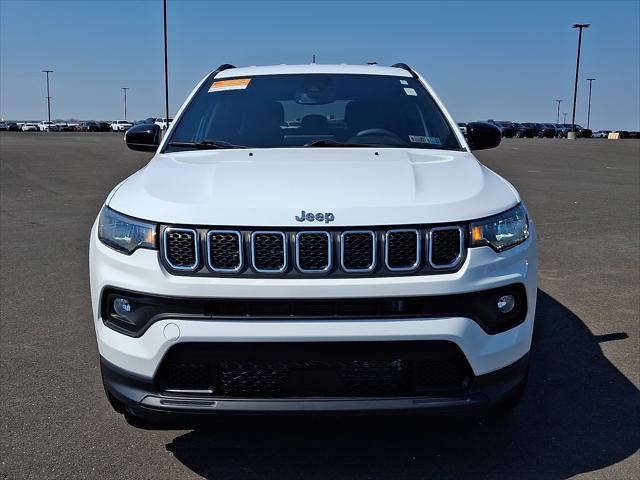 2023 Jeep Compass Latitude Lux FWD
