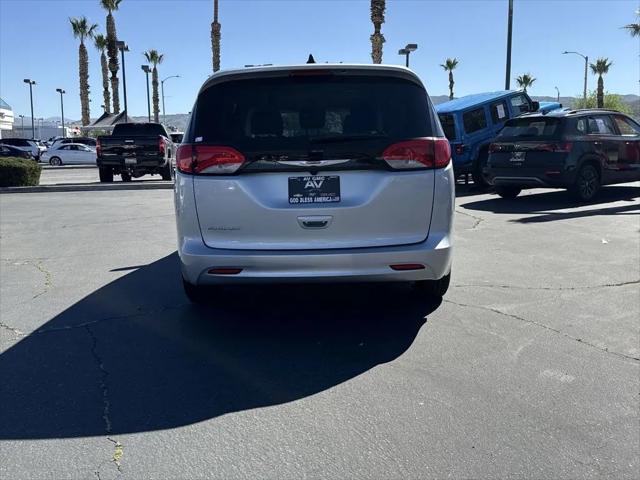 2023 Chrysler Voyager LX