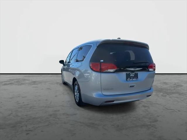 2023 Chrysler Voyager LX