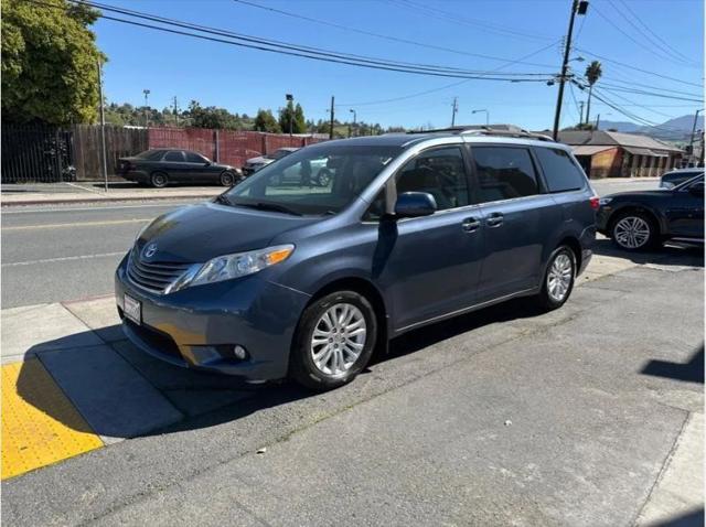 2017 Toyota Sienna XLE 8 Passenger