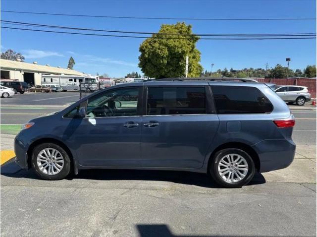 2017 Toyota Sienna XLE 8 Passenger