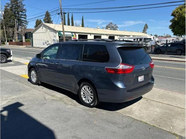 2017 Toyota Sienna XLE 8 Passenger
