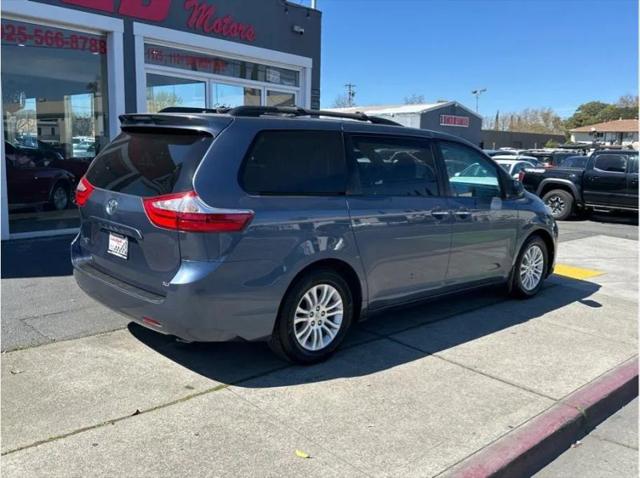 2017 Toyota Sienna XLE 8 Passenger
