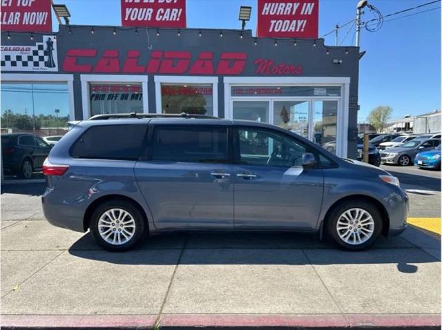 2017 Toyota Sienna XLE 8 Passenger